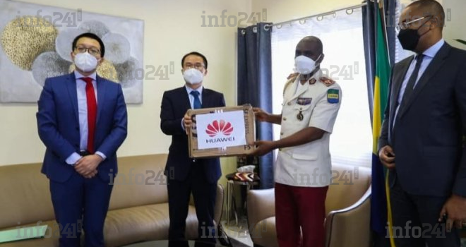 Le chinois Huawei offre 35 000 masques et combinaisons au Gabon