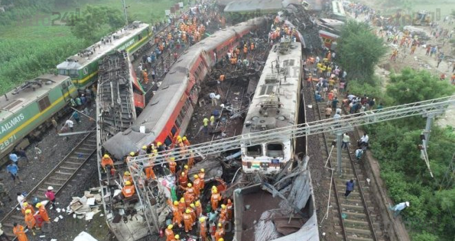 Inde : au moins 288 morts et 850 blessés dans un triple accident ferroviaire