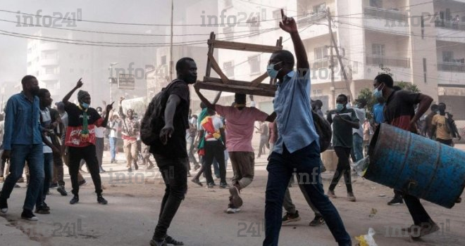 Sénégal&nbsp;: Un étudiant tué lors de la répression de manifestations contre le report de la présidentielle